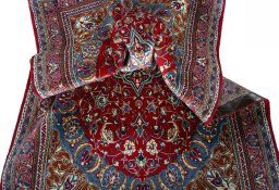 Close-up detail of 2000s Sarough rug from Iran / Persia showing Cork weave