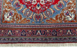 Close-up detail of 2000s Sarough rug from Iran / Persia showing Cork weave