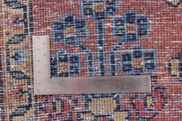 Corner detail of 1974s Sarough rug showing border pattern and Wool pile