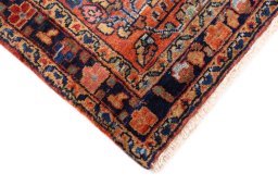 Central medallion detail of 1974s Sarough rug from Iran / Persia