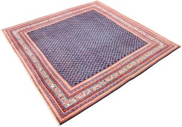 Corner detail of 1990s Sarough rug showing border pattern and Wool pile