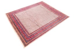 Corner detail of 1975s Sarough rug showing border pattern and Wool pile
