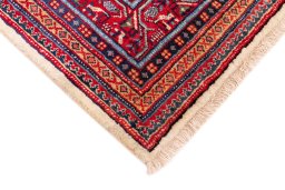 Central medallion detail of 1975s Sarough rug from Iran / Persia