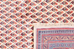 Close-up detail of 1975s Sarough rug from Iran / Persia showing Wool weave