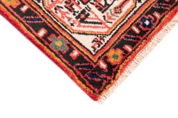 Central medallion detail of 1970s Sarough rug from Iran / Persia