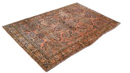 Corner detail of 1920s Sarough rug showing border pattern and Wool pile