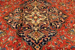 Corner detail of New Sarough rug showing border pattern and Wool pile