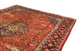 Surface texture of New Sarough rug with natural Wool and intricate pattern