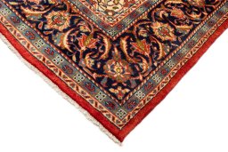 Central medallion detail of New Sarough rug from Iran / Persia