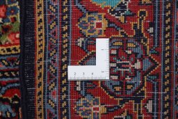 Corner detail of 1990s Sarough rug showing border pattern and Wool pile