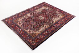 Corner detail of 1990s Sarough rug showing border pattern and Wool pile