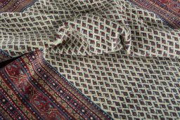 Corner detail of 2000s Sarough Mir rug showing border pattern and Wool pile