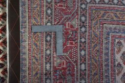 Close-up detail of 2000s Sarough Mir rug from Iran / Persia showing Wool weave