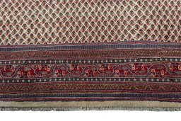 Central medallion detail of 2000s Sarough Mir rug from Iran / Persia