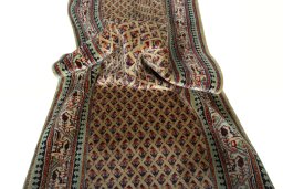 Corner detail of 2000s Sarough Mir rug showing border pattern and Wool pile