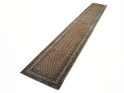 Corner detail of 2000s Sarough Mir rug showing border pattern and Wool pile
