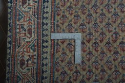 Close-up detail of 1970s Sarough Mir rug from Iran / Persia showing Wool weave