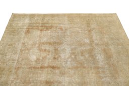 Surface texture of 1940s Tabriz rug with natural Wool and intricate pattern