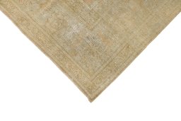 Backside of handmade 1940s Tabriz rug showing knot structure and weave density
