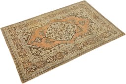 Close-up detail of 1900s Tabriz rug from Iran / Persia showing Wool weave