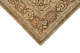Backside of handmade 1900s Tabriz rug showing knot structure and weave density