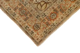 Backside of handmade 1900s Tabriz rug showing knot structure and weave density