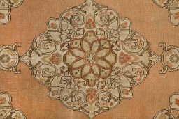 Close-up detail of 1900s Tabriz rug from Iran / Persia showing Wool weave