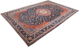 Close-up detail of 1900s Tabriz rug from Iran / Persia showing Wool weave