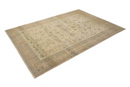 Corner detail of 1900s Tabriz rug showing border pattern and Wool pile