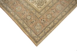 Backside of handmade 1900s Tabriz rug showing knot structure and weave density