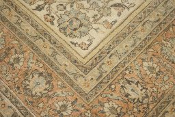 Close-up detail of 1900s Tabriz rug from Iran / Persia showing Wool weave