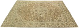 Surface texture of 1900s Tabriz rug with natural Wool and intricate pattern
