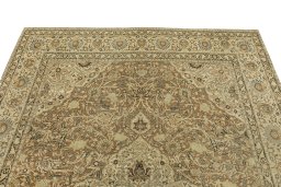 Backside of handmade 1900s Tabriz rug showing knot structure and weave density