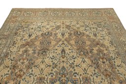 Backside of handmade 1900s Tabriz rug showing knot structure and weave density