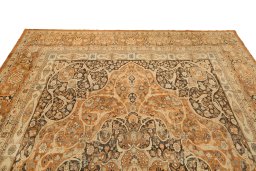 Surface texture of 1900s Tabriz rug with natural Wool and intricate pattern
