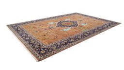Corner detail of 1980s Tabriz rug showing border pattern and Wool pile