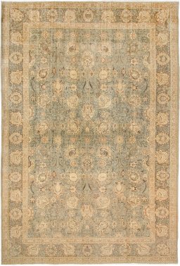 Full view of 1950s Tabriz rug from Iran / Persia, 600 × 403 cm in Gray tones