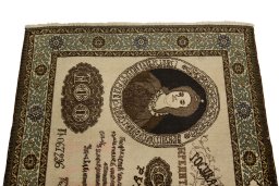 Surface texture of 1920s Tabriz rug with natural Wool and intricate pattern