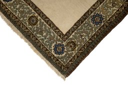 Central medallion detail of 1920s Tabriz rug from Iran / Persia