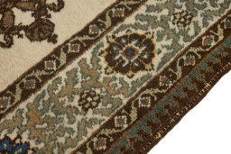 Close-up detail of 1920s Tabriz rug from Iran / Persia showing Wool weave