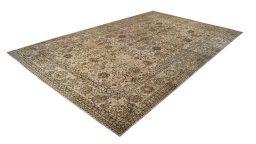 Corner detail of 1920s Tabriz rug showing border pattern and Wool pile