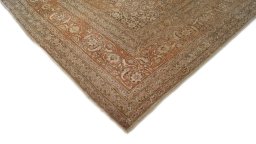 Backside of handmade 1900s Tabriz rug showing knot structure and weave density