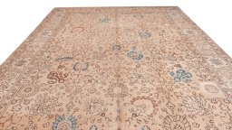 Surface texture of 1920s Tabriz rug with natural Wool and intricate pattern