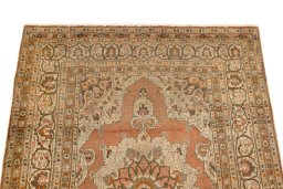 Surface texture of 1900s Tabriz rug with natural Wool and intricate pattern