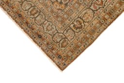 Backside of handmade 1900s Tabriz rug showing knot structure and weave density