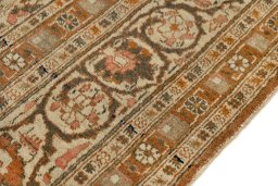 Close-up detail of 1900s Tabriz rug from Iran / Persia showing Wool weave