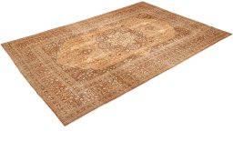 Corner detail of 1900s Tabriz rug showing border pattern and Wool pile