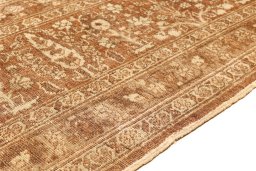 Close-up detail of 1900s Tabriz rug from Iran / Persia showing Wool weave