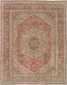 Full view of 1900s Tabriz rug from Iran / Persia, 424 × 328 cm in Red tones