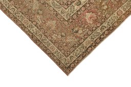 Backside of handmade 1900s Tabriz rug showing knot structure and weave density
